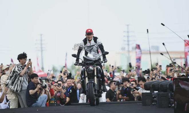 到手不到35万！QJMOTOR全新中量级运动街车追600RS